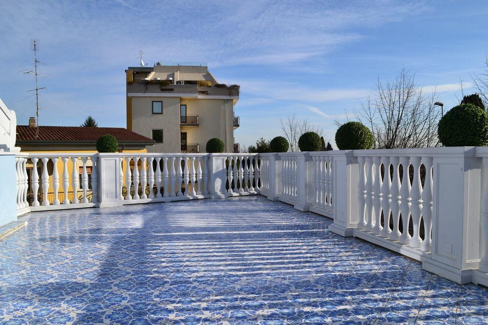 B And B Della Mimosa Desenzano del Garda Exterior photo