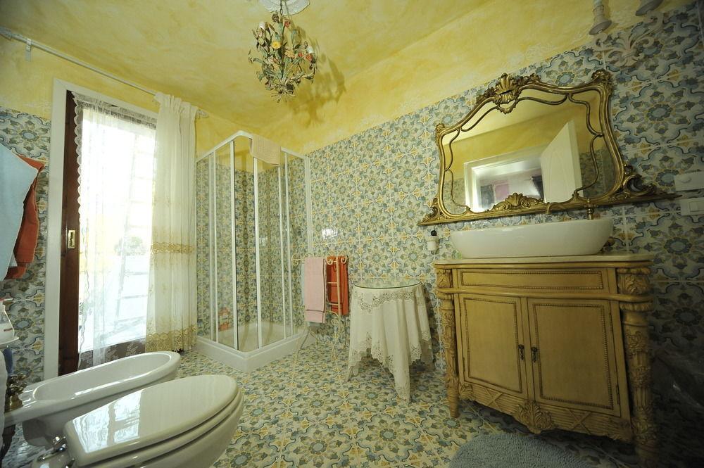 B And B Della Mimosa Desenzano del Garda Exterior photo