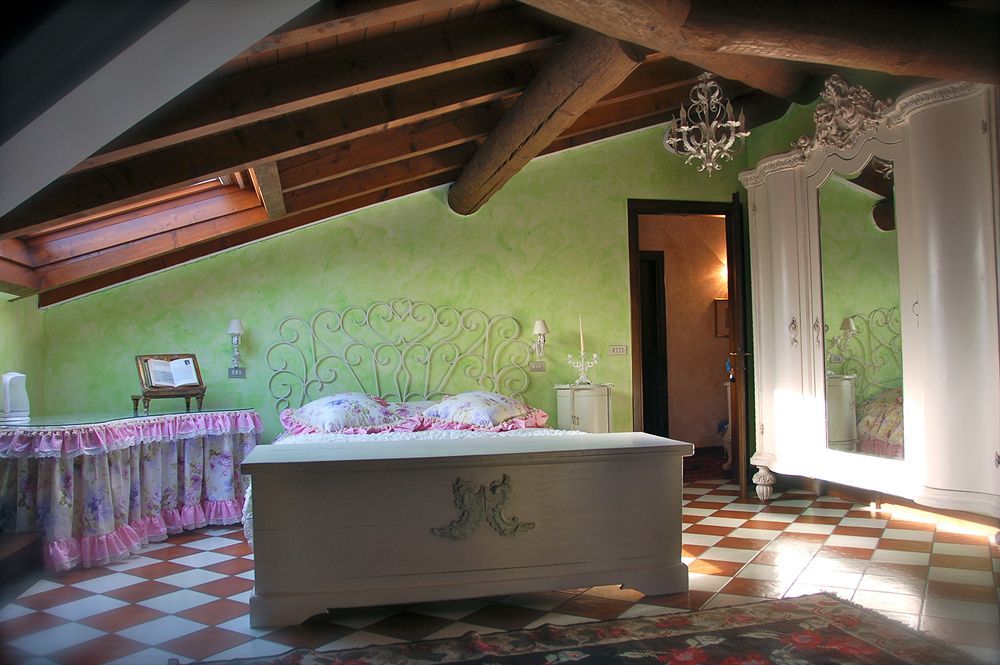 B And B Della Mimosa Desenzano del Garda Exterior photo